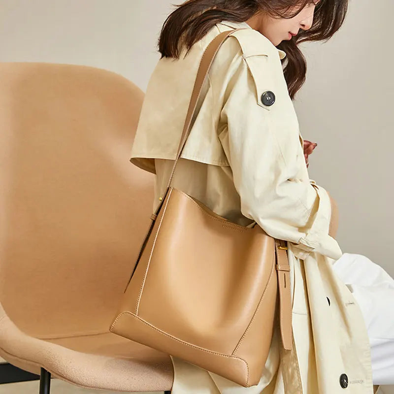 Leather Shoulder Bag - NOÉLLE