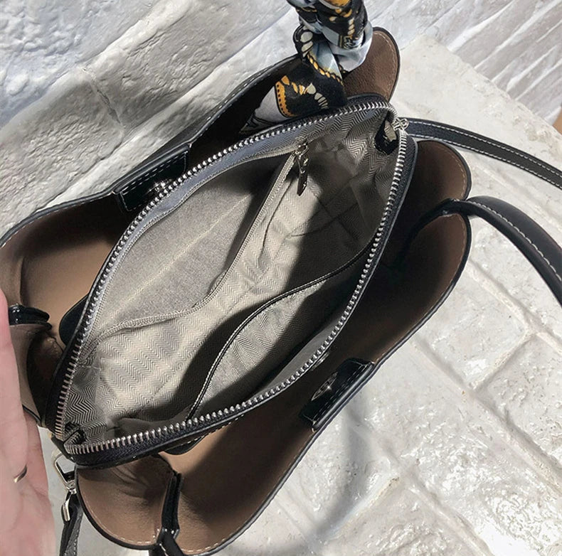 Crossbody Bucket Leather Shoulder Bag - SOLÈNE